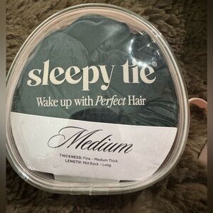 Sleepy Tie Hair Protect your blowout Medium Black